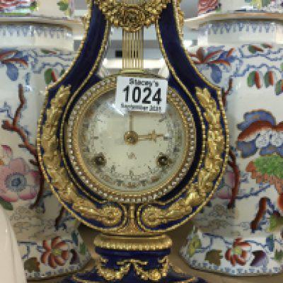 V + A museum&#2013266057۪s Marie Antoinette reproduction clock .