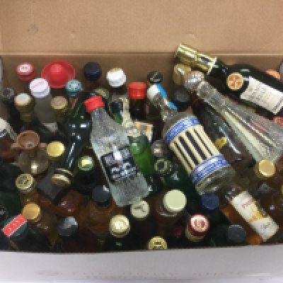 WITHDRAWN - A collection of miniature bottles of alcohol. Shipping category D.- NO RESERVE