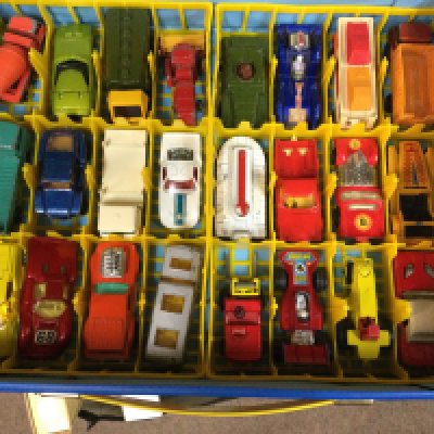 Matchbox carrying case containing various model cars .- NO RESERVE