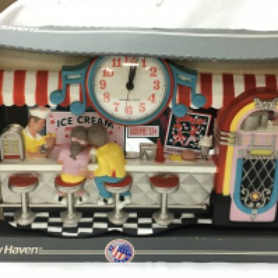 A Vintage New Haven Clock, 1950's Diner. This lot cannot be posted