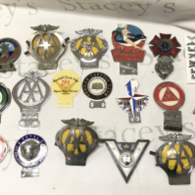 A collection of vintage motorist badges including Triumph, Butlins Car Club, Order of the road, Jaguar Drivers club, veteran motorists Etc. Postage category B