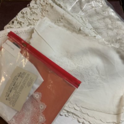 withdrawn - A good collection of linen and lace to include pieces from the Indian Christian Womens lace industry.