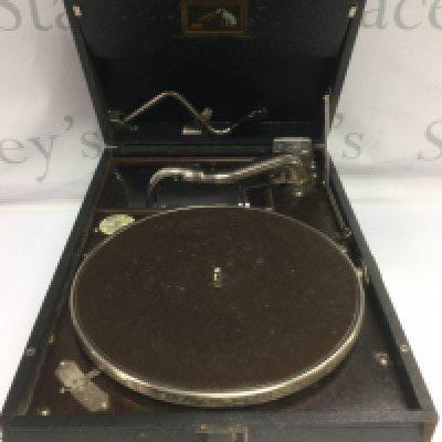 WITHDRAWN - A portable HMV gramophone. Shipping category D.- NO RESERVE