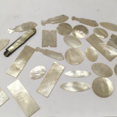 Chinese 19th century mother of pearl gaming counters and folding mother of pearl Penn knife with hallmarked silver blade for Sheffield 1878
