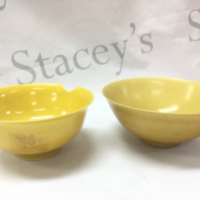 Chinese Yellow glaze porcelain bowls , one damaged . Both 6.5Cm tall ,15.5Cm wide ,13.5Cm wide . This lot cannot be posted