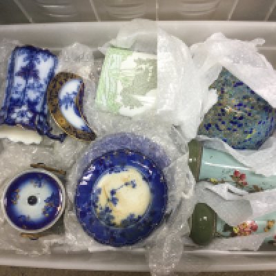 A collection of mainly blue and white ceramics, meat plates etc. Shipping category D.- NO RESERVE
