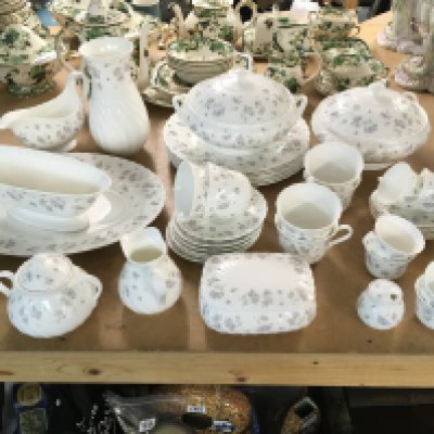 A Wedgwood dinner service in April Flowers pattern. Shipping category D.- NO RESERVE