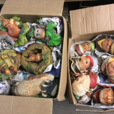 Two boxes of Bossons heads and wall plaques. Shipping category D.