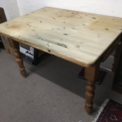 A pine kitchen table fitted with a drawer plus a pine dresser (2). Shipping category D.