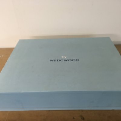 Wedgwood cutlery service, two layers , small spoon missing. This lot cannot be posted
