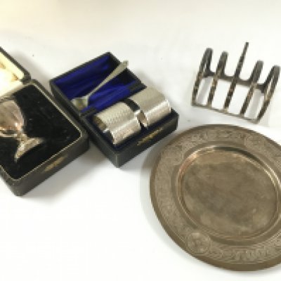 Silver hallmarked items including a small dish, toast rack, napkin rings, small damaged egg cup