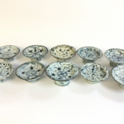 Ten Chinese Ming style stem bowls . Approximately 5cm tall , 10-12cm wide.