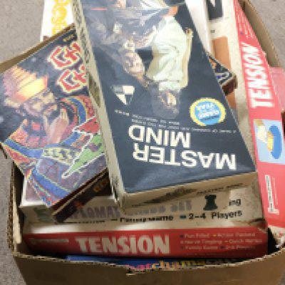 A Collection of vintage board games including Chinese Chequers, Diplomat chess set, Admirals etc