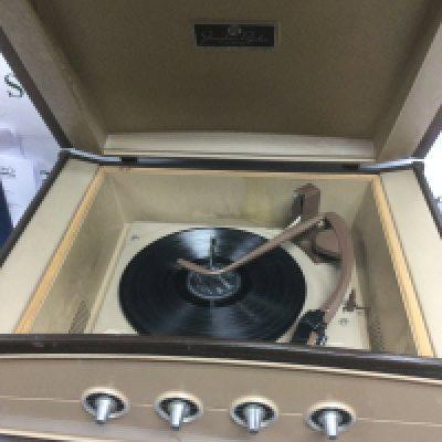 A retro Pye record player, Audiotronic ACD990D cassette deck and a Technics SL-PG580 CD player (3).