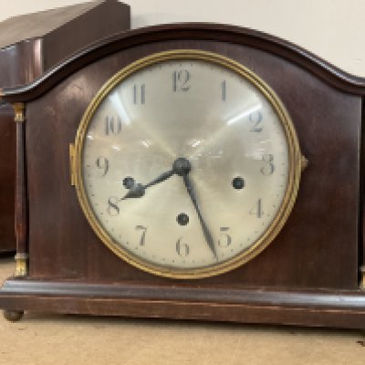 A mahogany mantel clock 34x15x25.5cm. This lot cannot be posted. NO RESERVE