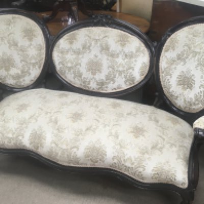 A double ended Victorian sofa with upholstered back and seat on cabriole legs. NO RESERVE