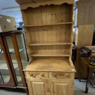 A vintage pine Welsh dresser. 197cm x 91cm x 42.5cm.