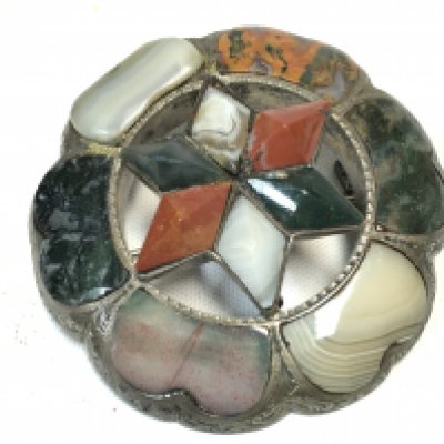 A Victorian Scottish inset agate brooch with engraved borders. 5.4cm diameter