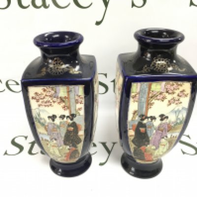 A pair of Japanese vases. 25cm tall