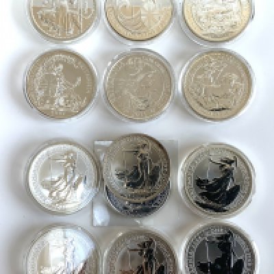 A Collection of 1 Ounce Silver Brittania coins. Varied designs and Dates include. 4 x 1998, 1999, 2001, 2002, 2005, 2006, 2007, 2008, 2009, 2010. (13)