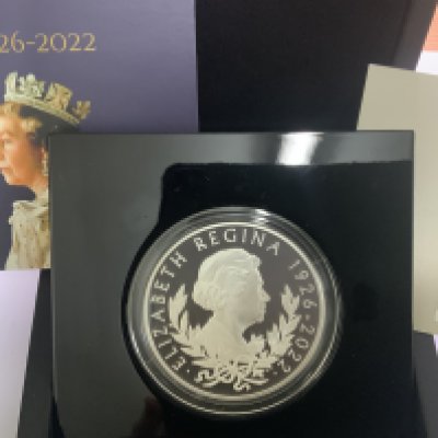 2022 Royal Mint Issue Queen Elizabeth II 5 Ounce silver proof coin.