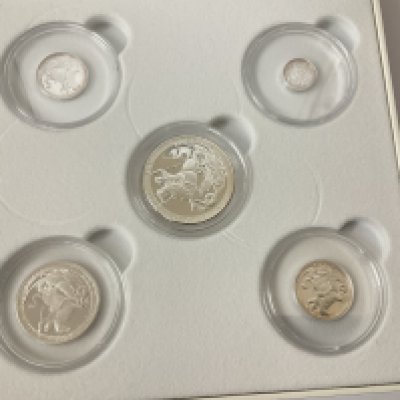 Silver sovereign cased five coin set 2016. Postage category B