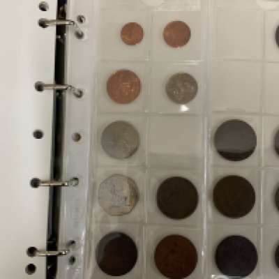 2 albums of British and world coinage together with some get her with a collection of encapsulated early British coinage.