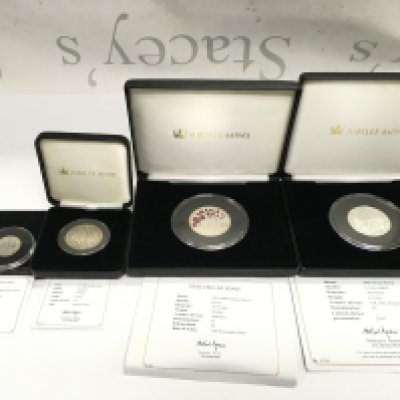 A collection of assorted silver and sterling silver coins including a 1891 half crown. Postage B