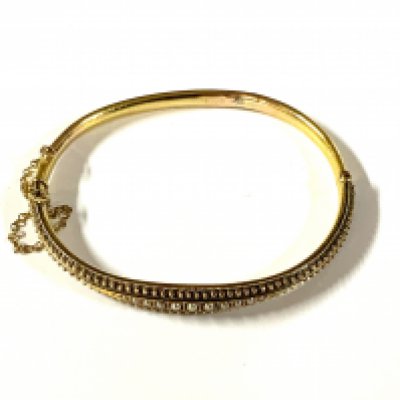 An Edwardian 15ct and seed pearl bangle, total weight 11.34g (A)