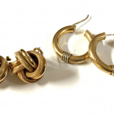 2 pairs of 9ct gold earrings. 15.5g (A)