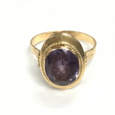 An unmarked gold ring set with amethyst. Size Q and 3.31g
