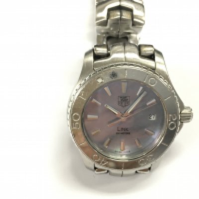 A ladies Tag Heuer link quartz watch. Stainless steel case and bracelet with a mother of Pearl dial. Comes with box and papers.