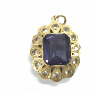 A Middle Eastern gold pendant set with an amethyst. 7.16g