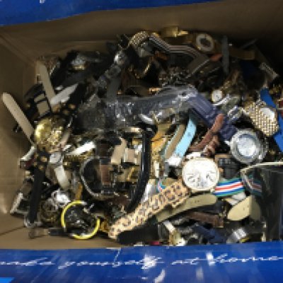 A very large collection of mixed watches.