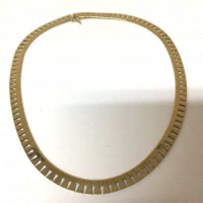 A modern design 9carat gold necklace. Weight 29g approximately.