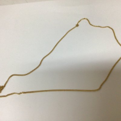 A delicate subtle18carat gold necklace weight 4g