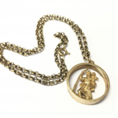 A 9ct gold st Christopher&#2013266057۪s pendant on a 9ct belcher chain. Approx weight 18.69 grams.