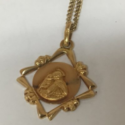 An 18carat gold chain with attached pendent Religious theme total weight 9.5g