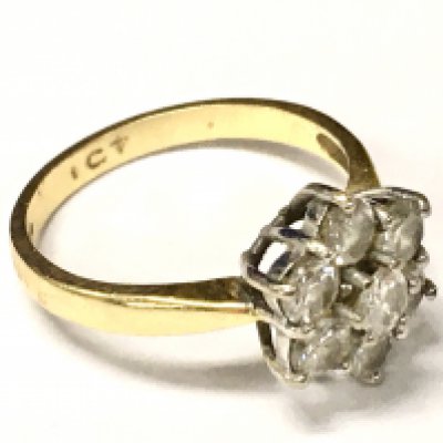 An 18ct gold small diamond cluster ring, Approx size O, Approx weight 3.99