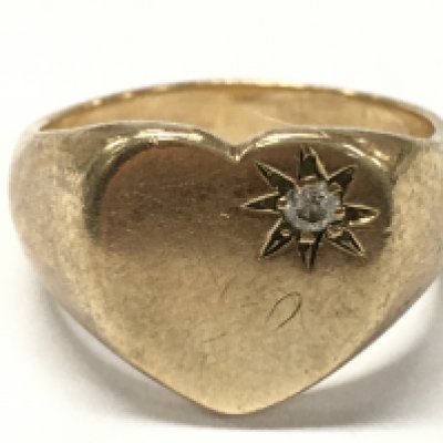 An unmarked gold Gents ring, size S , 10.4g total weight. postage catA