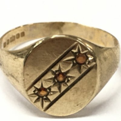 A 9 carat gold garnet signet ring , size Q. 2.2g total weight. Postage category A