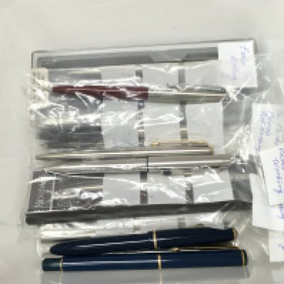 Fifteen Parker pens and pencils . Postage category A