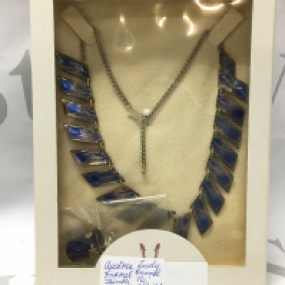 An Austrian enamel thimble and enamel necklace