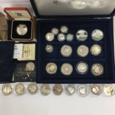 A case of mixed Commemorative coinage, some silver. Shipping category B.