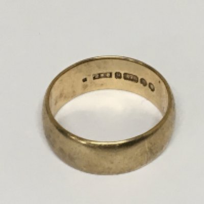 A 9carat gold wedding band weight 8g