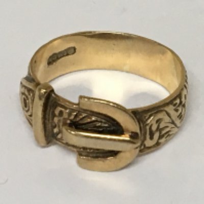 A 9carat gold gents buckle ring weight 6.5g