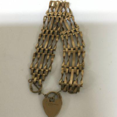 A 9carat gold gate bracelet with a padlock clasp. Weight 12.5g