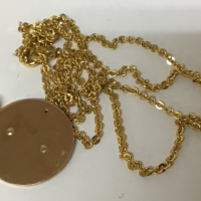 An 18carat gold necklace with small open links weight 4.8g and a circular pendent weight 3g