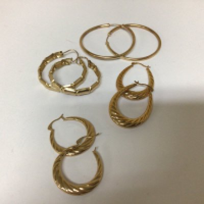 Four Pairs of 9cart gold earrings. Weight 6g