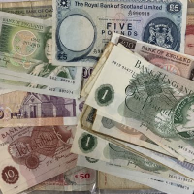 A mixed lot of British and world banknotes.
